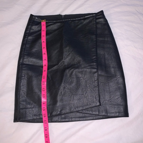 Faux leather skirt - Picture 5 of 6